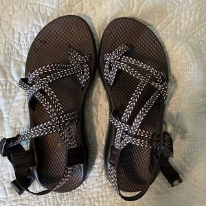 Chaco XZ2 Classic Size 8 Black and White